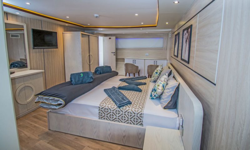 main deck suite